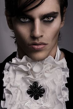 Makeup on Pinterest Mens Vampire Makeup, Gothic Male, Makeup Vampire, Steampunk Makeup, Vampire Makeup Halloween, Makeup Zombie, Male Vampire, Halloweenský Makeup, Gothic Ideas