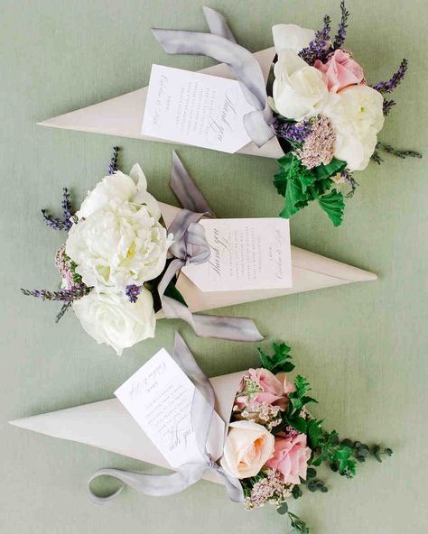 20 Tips for Throwing the Ultimate Spring Wedding | Martha Stewart Weddings - Wrap up your wedding with spring-themed favors. DIY bouquets (which can be arranged at a flower bar—this one was provided by Amaryllis) are a favorite takeaway of ours. #weddingfavors #weddingideas #springwedding #weddingflowers Mini Plant Favors, Diy Wedding Favors For Guests, Plant Wedding Favors, Diy Outfits, Wedding Favors And Gifts, Cactus Wedding, Edible Wedding Favors, Plants Ideas, Wedding Giveaways