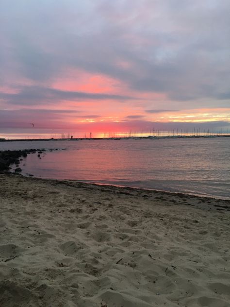 📸📍: St Kilda Beach, Melbourne St Kilda Beach, St Kilda Melbourne, Natural Photography, St Kilda, Queensland, Melbourne, Nature Photography, Australia, Photography