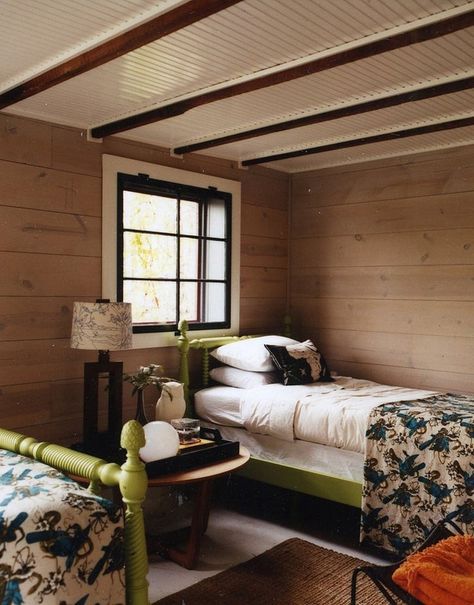 Woodsy lake front cabin in upstate New York Lake House Interior Design, Lake House Bedroom, Rustic Lake Houses, Lake House Interior, Cabin Chic, Rustic Country Home, Celebrity Homes, Green Bedding, Small Homes