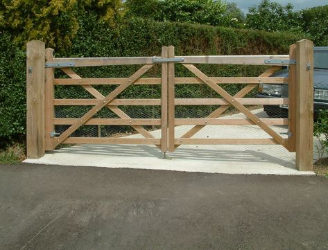 Wood gates driveway