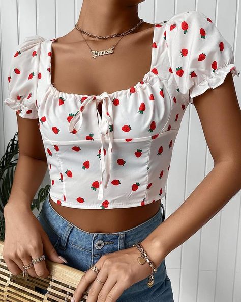 Strawberry Clothing, Puff Sleeve Crop Top, Kawaii Fashion Outfits, Trendy Summer Outfits, Aesthetic Shirts, Korean Fashion Women, Strawberry Print, Crop Top Outfits, Preppy Outfit