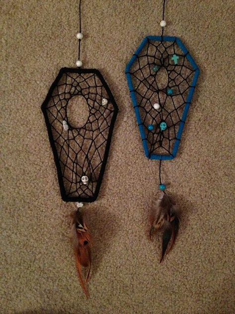 Moon Dreamcatcher Diy, Goth Diy, Dreamcatcher Diy, Pretty Sick, Dream Catcher Patterns, Moon Dreamcatcher, Watermelon Cake, Dream Catcher Craft, Coffin Shape