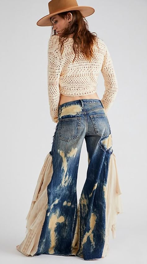 boho-chic, hippie-chic, vintage, retro, gypsy, fashionista, '70s jeans, festival fashion ... Diy Ripped Jeans, Lace Jeans, Blue Jeans Crafts, Boho Denim, Make Your Own Clothes, Denim Ideas, Upcycle Jeans, Denim Diy, Embellished Jeans