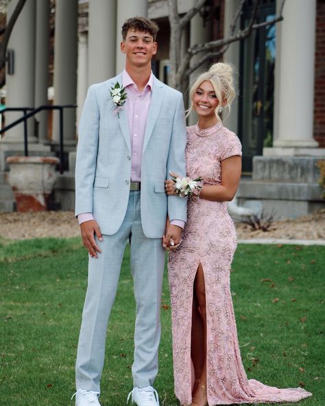 Homecoming Light Pink Couple, Lilac Hoco Couple, Light Blue Tux Prom, Prom Outfits For Guys Pink, Pink Hoco Couple Outfits, Light Blue Suit Prom, Light Pink Hoco Couple, Light Pink Prom Dress Couple, Light Pink Prom Couple