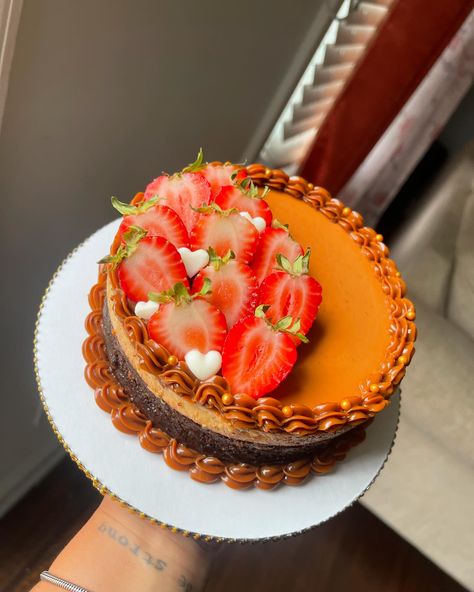 •CHOCO-FLAN 🍮🍫♥️ Flan Topping Ideas, Chocoflan Decoration Ideas, Mini Chocoflan, Mexican Cakes, Cheesecake Flan, Choco Flan, Baking Poster, Cheesecake Decoration, Mexican Cake