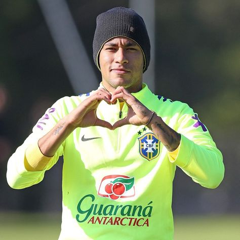 Neymar da Silva Santos Júnior, commonly known as Neymar or Neymar Jr., is a Brazilian professional footballer who plays as a forward for French club Paris Saint-Germain and the Brazil national team Born: 5 February 1992 (age 25), Height: 1.75 m Salary: 9.18 million EUR (2016) Current teams: Paris Saint-Germain F.C. (#10 / Forward), Brazil national football team (#10 / Forward) Did you know: Neymar has the world's third-largest sports contract ($270,000,000, with the Paris Saint Germain) Paris Saint Germain Fc, Football Heart, Neymar Jr Wallpapers, Make My Day, National Football Teams, World Cup 2014, Soccer Fans, I Love You All, Paris Saint-germain