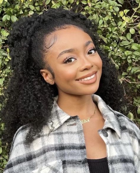 Skai Jackson Hairstyles, Ski Jackson, Black Hair Inspiration, Skai Jackson, Famous Girls, Black Girls Hairstyles, Curled Hairstyles, Nicki Minaj, Curly Hair Styles Naturally