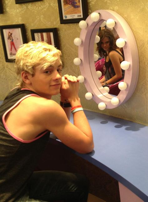 Ross With Maia In The Mirror Team Beach Movie, Raini Rodriguez, Austin Moon, Maia Mitchell, Laura Marano, Austin And Ally, Disney Boys, Downtown Disney