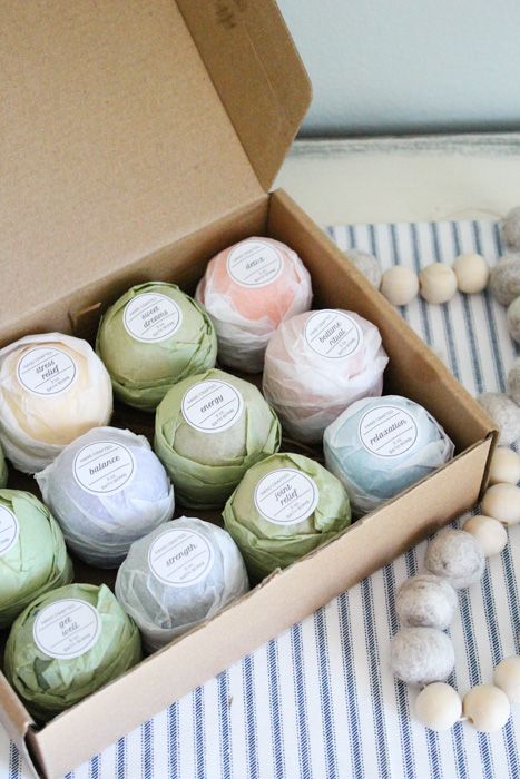 Bath bomb packaging ideas: create and label a boxed set Bath Products Packaging, Bath Bomb Packaging, Bath Boms, Soya Mumu, Bath Bomb Recipes, Homemade Bath Products, Soap Packaging, Packaging Ideas, Increase Sales