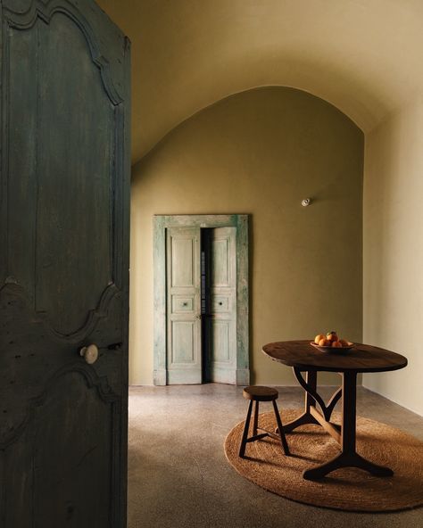 Andrew Trotter, Armadillo Rug, 17th Century House, Claw Foot Bath, Terrazzo Floors, Building Roof, Iron Hardware, Paint Brands, Plaster Walls