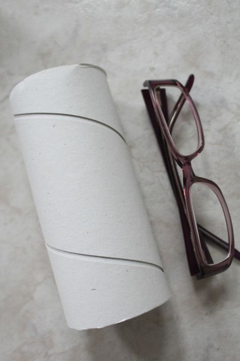 DIY eyeglass case out of paper towel tube Eyeglass Cases Upcycle, Diy Eyeglass Case, Eyeglass Cases Diy, Sew Eyeglass Cases, Diy Sunglasses Holder, Eyeglass Cases Pattern, Wooden Paper Towel Holder, Eyeglass Holder Stand, Wooden Phone Stand