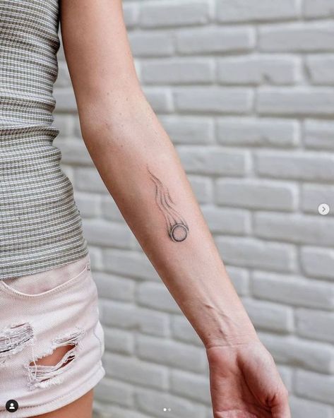 Asteroid Tattoo, Comet Tattoo, The Comet, Instagram Ideas Post, Small Tattoos, Geometric Tattoo, Tatting, Tattoos, Color