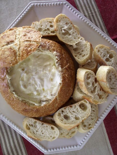 Brie Cheese bread bowl Cheese Bread Bowl, Brie Bread, Bread Bowl Dip, Cream Cheese Bread, Baguette Bread, Brie Recipes, Pie Cookies, Cream Cheese Dips, Bread Bowl