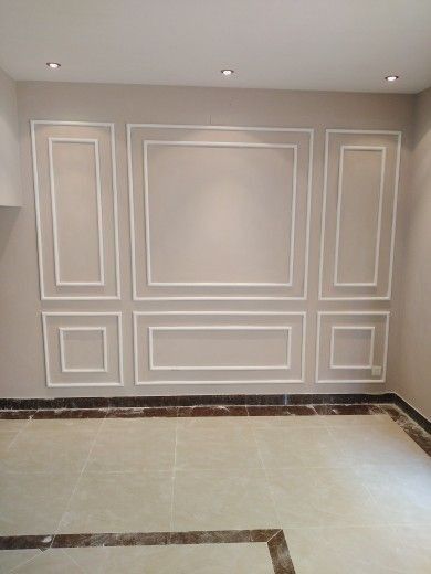 Main Hall Wall Design, Biding Wall Design Living Room, Mdf Molding Design, Pop Wall Art Interior Design, False Sealing Design For Hall, Pop Wall Moulding Design, Wall Bidding Design, Pop Molding Design On Wall, Wall Texture Design For Hall