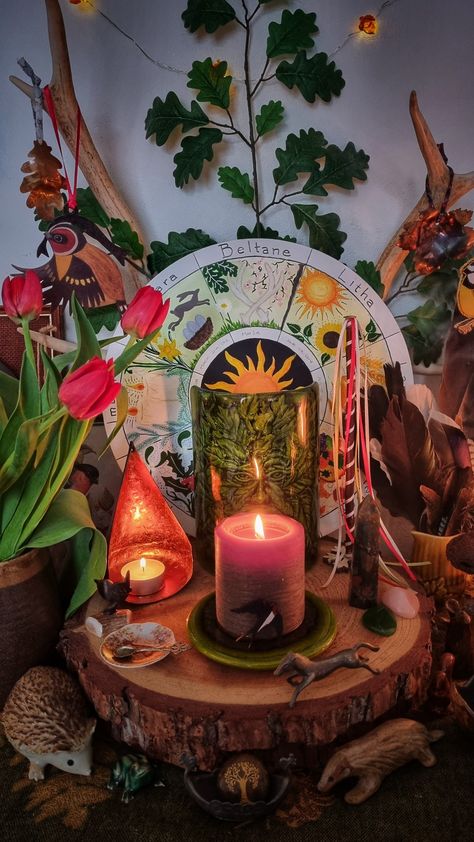 Beltane Altar Mother Nature Altar, Beltaine Aesthetic, Beltane Wallpaper, Modern Satanism, Celtic Altar, Ancestral Medicine, Beltane Traditions, Summer Altar, Beltane Aesthetic