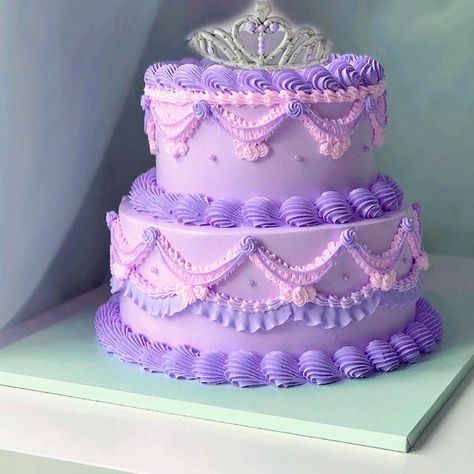 Purple Princess Birthday Cake, Purple Cake Designs, Purple Princess Cake, Purple Cake Designs Birthday, Bolo Rapunzel, Bolo Vintage, Purple Cakes Birthday, Purple Cake, Vintage Birthday Cakes