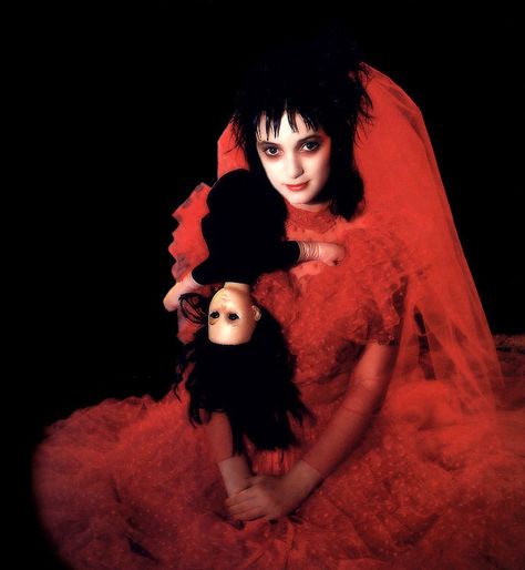 Winona Ryder as Lydia Deetz, Beetle Juice (1988) Beetlejuice Winona, Winona Ryder Beetlejuice, Tim Burton Personajes, Lydia Beetlejuice, Halloween Make-up Looks, Winona Forever, Tim Burton Characters, Cr7 Jr, Beetlejuice Halloween