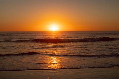 Sunset over the sea on beach Free Photo | Free Photo #Freepik #freephoto #travel Sunset Over The Sea, Sunset Sea, Sky Landscape, Behind The Scene, Free Summer, On Beach, Photo Editing Software, Free Travel, Anime Scenery