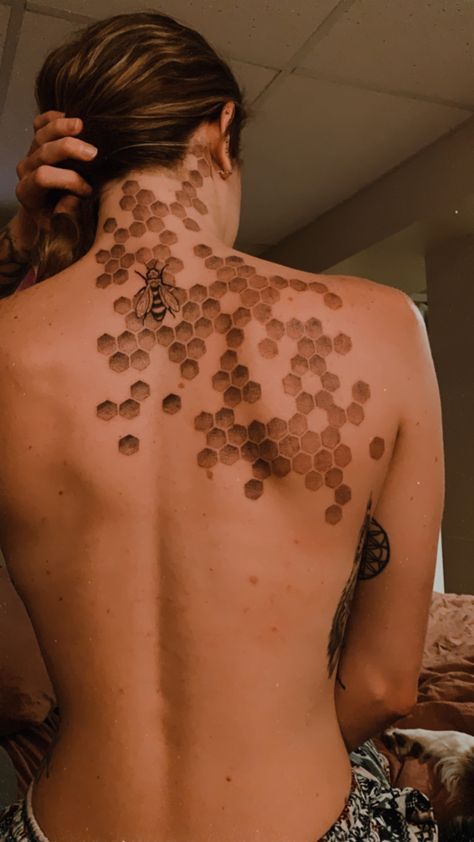 Honey Combs Tattoo, Honey Comb Neck Tattoos, Beehive Neck Tattoo, Unique Stomach Tattoos, Honeycomb Tattoo Neck, Honeycomb Back Tattoo, Beehive Tattoo Sleeve, Bee Back Tattoo, Honeycomb Tattoos