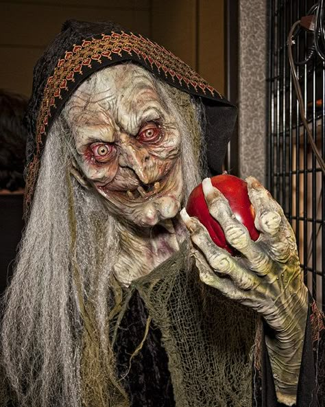 monsterpalooza 2015 - 12 | by CE Photogenetix Baba Jaga, Evil Tattoos, Arte Peculiar, Horror Makeup, Halloween Garden, Creepy Halloween, Halloween Inspiration, Halloween Make, Halloween Props