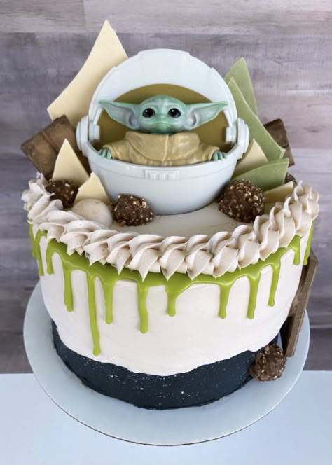 Grogu Cake Ideas, Baby Yoda Cake Ideas, Yoda Cake Ideas, Mandalorian Birthday Cake, Baby Yoda Birthday Cake, Yoda Cakes, Grogu Cake, Yoda Birthday Cake, Mandalorian Cake