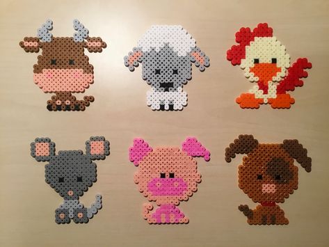 Farm Animal Perler Bead Patterns, Pig Perler Bead Patterns, Hama Beads Easter, Hama Beads Animals, Melt Beads Patterns, Easy Perler Beads, Bead Templates, Melty Bead Patterns, Pearl Beads Pattern