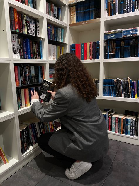 Library Assistant Aesthetic, Library Worker Aesthetic, Bookstore Job Aesthetic, Bookstore Worker Aesthetic, Library Job Aesthetic, Book Signing Aesthetic, Library Job, 2025 Goals, College Packing Lists