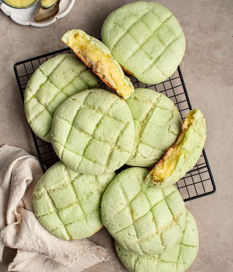 Melon Pan, Melon Milk, Melon Bread, Bread Toppings, Japanese Bread, Canning Crushed Tomatoes, Sugar Dough, Red Chili Flakes, Brunch Dishes