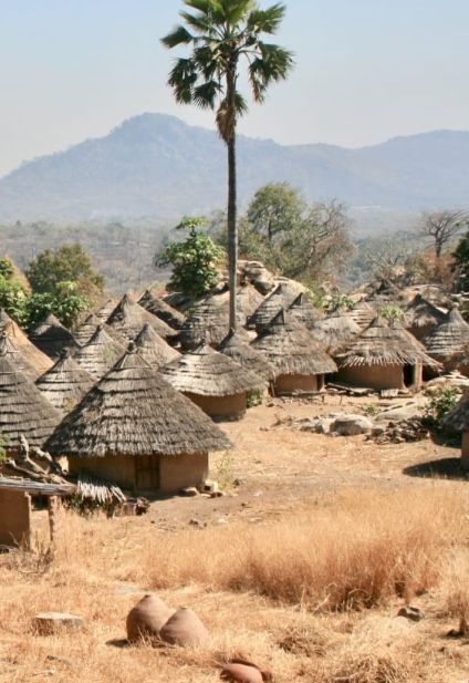 West Africa. Senegal. Bassari Country is a well-preserved multicultural landscape which emerged from the interaction of human activities & the natural environment, probably beginning around 3,000–2,000BC. Africa Village, Village Plan, Village Scene Drawing, Senegal Africa, Animal Migration, Cultural Aesthetic, Villa Decor, African Architecture, Scene Drawing