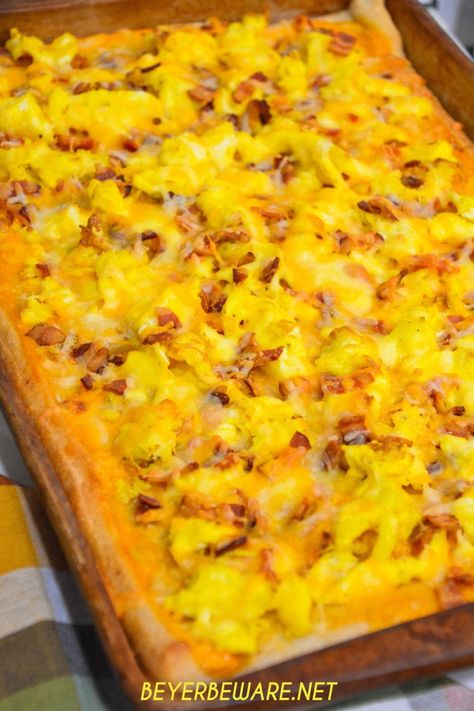 Bacon Breakfast Pizza Recipe, Caseys Breakfast Pizza, Bacon Egg And Cheese Casserole, Breakfast Pizza Sauce, Easy Breakfast Pizza, Egg Pizza Breakfast, Egg And Cheese Casserole, Bacon And Cheese Quiche, Cheese Pizza Recipe