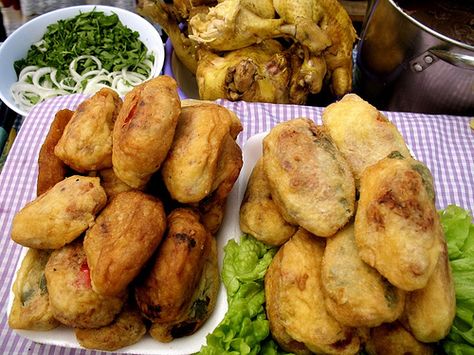 Traditional Guatemalan Christmas Food: Chiles Rellenos Traditional Guatemalan Food, Guatemala Food, Rellenos Recipe, Central American Food, Chayote Recipes, Guatemalan Food, Teaching Culture, Guatemalan Recipes, Chile Relleno