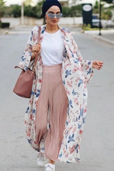 Best Abaya Fashion To Wear On Girl's Night | INNERMOD Colorfull Style, Modest Summer Fashion, Hijab Fashion Summer, Modest Clothes, Kimono Outfit, Mode Kimono, Modern Hijab Fashion, Mode Turban, Chique Outfits