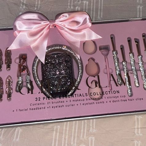 Glitz & Glam Bling Rhinestone Makeup Brushes 32 Piece Set TikTok Viral Glitz And Glam Brush Set, Rhinestone Makeup, Tiktok Viral, Eyelash Curler, Glitz And Glam, Free Hair, Brush Set, Makeup Brushes, Eyelashes