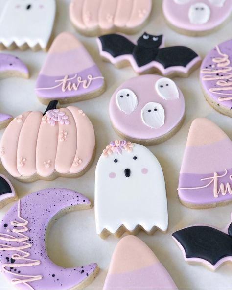 Cookies Decorated Halloween, Decorated Halloween Cookies, Halloween Shower Ideas, Halloween First Birthday, Halloween 1st Birthdays, Halloween Themed Birthday Party, Dulces Halloween, Halloween Cookies Decorated, Halloween Sugar Cookies