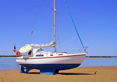 Macwester 27 Sailboat Cruises, Liveaboard Sailboat, Liveaboard Boats, Sailboat Living, Make A Boat, Living On A Boat, Small Sailboats, Wooden Boat Building, Build Your Own Boat