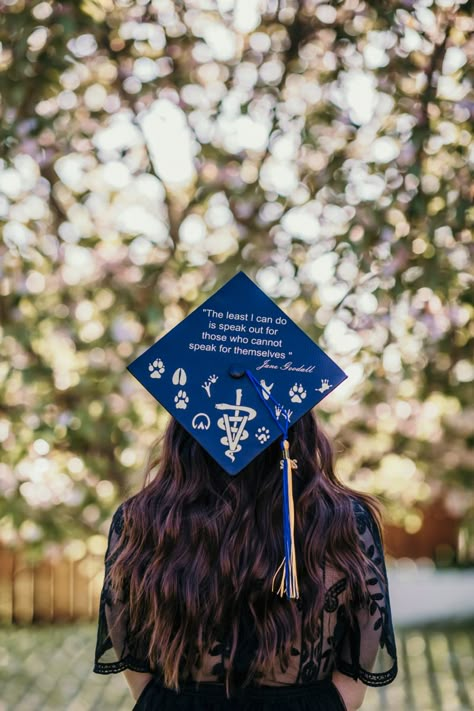 Vet Tech Cap Decorations, Graduation Caps Veterinary, Veterinary Cap Decoration, Future Vet Tech Graduation Cap, Vet Cap Decoration Graduation, Vet Tech Photoshoot, Future Veterinarian Graduation Cap, Vet Assistant Graduation Cap Ideas, Vet Tech Cap Ideas