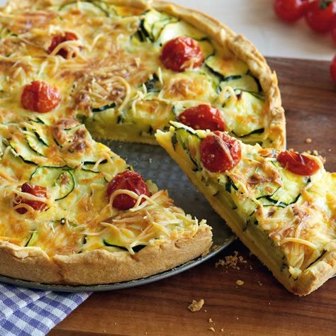 Zucchini-Tomaten-Quiche Zucchini Quiche, Tomato Quiche, Zucchini Tomato, Pizza Crust Recipe, Low Carb Zucchini, Quiche Recipes, Zucchini Recipes, Basic Recipes, Pizza Crust