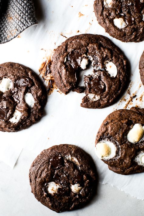 Double Chocolate Toasted Marshmallow Cookies — Flourishing Foodie Chocolate Lasagna Cake, Hot Chocolate Marshmallow Cookies, Chocolate Chip Marshmallow Cookies, Chocolate Smores, Rocky Road Fudge, Chocolate Marshmallow Cookies, Fat Food, Chocolate Covered Marshmallows, Marshmallow Cookies