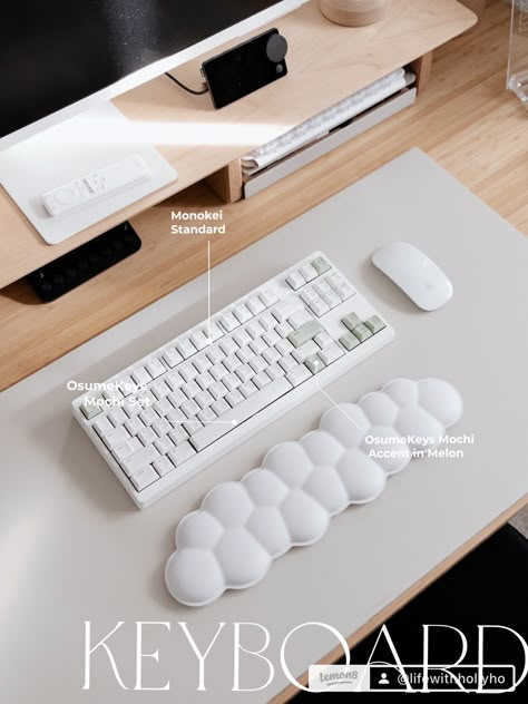 Mechanical Keyboard Desk Setup, Mechanical Keyboard Aesthetic, Keyboards Aesthetic, Mechanic Keyboard, Aesthetic Devices, Keyboard Aesthetic, Keyboard Setup, Room Necessities, White Keyboard