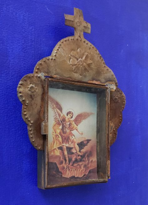 "Beautiful tin ornament nicho, wall hanging made in San Miguel de Allende. Rustic, rusty, Tin Nicho with image of San Miguel Arcangel size 8\" tall x 5.5\" wide, handmade, The nicho has a glass door that opens, Please check photos great work. San Miguel de Allende, it is a famous colonial mexican city, famous not only for the beautiful colonial buildings and churches but also by its huge international creative community, one of its more important crafts it is the work of tin since many many deca Altar Tin, Clay Wall Shrine, Christian Shrine Home Altar, Wall Shrines, Mexican Shrine Boxes, Mexican Wall Decor, Shrines Box, Tin Ornaments, Mexican Folk Art