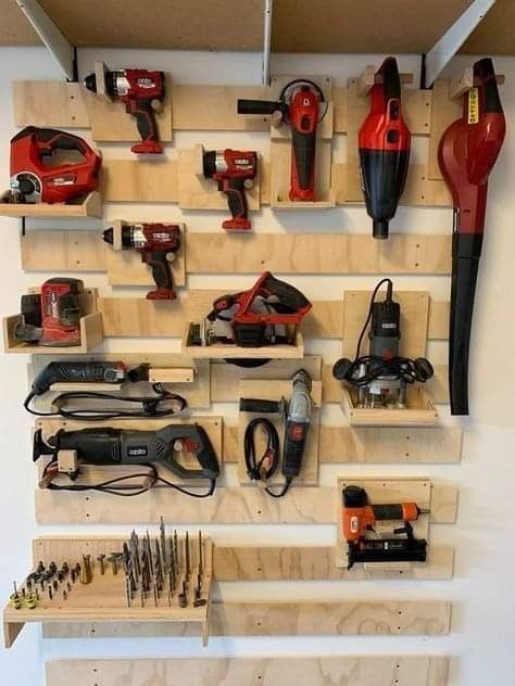 Garage Hanging Storage, Officine In Garage, Tool Wall Storage, Garage Workshop Layout, Garage Workbench Plans, Garage Storage Inspiration, Garage Organisation, Storage Shed Organization, Garage Workshop Organization