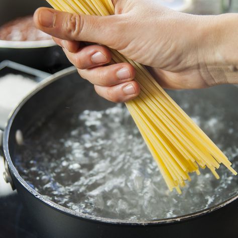 10 Basic Pasta Cooking Tips and Mistakes to Avoid | Taste of Home Aglio E Olio Recipe, Pasta Aglio E Olio, Spicy Spaghetti, Olive Oil Pasta, Boiling Pasta, Chicken Tetrazzini, Perfect Pasta, Spaghetti Pasta, Pasta Noodles