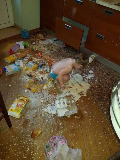 Messy Kids, Funny Pictures With Captions, Foto Baby, Baby Gif, Funny Babies, Videos Funny, Funny Kids, Funny Photos