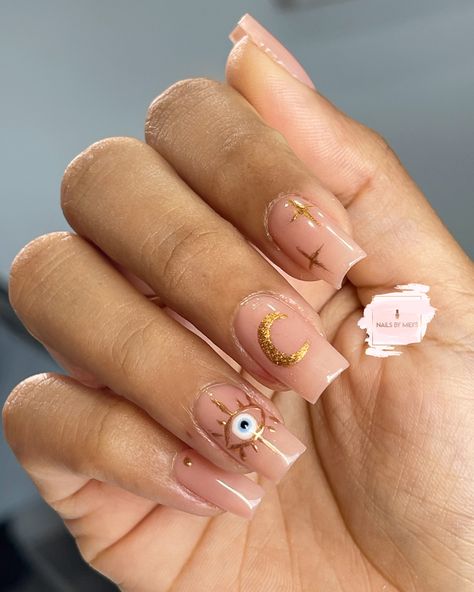 Nails With The Evil Eye, Chrome Nails With Evil Eye, Protection Nail Art, Coffin Evil Eye Nails, Nail Inspo Spiritual, Spiritual Nail Ideas, Evil Eye Nails Design Short, Gold And Evil Eye Nails, Ojo Nails Art