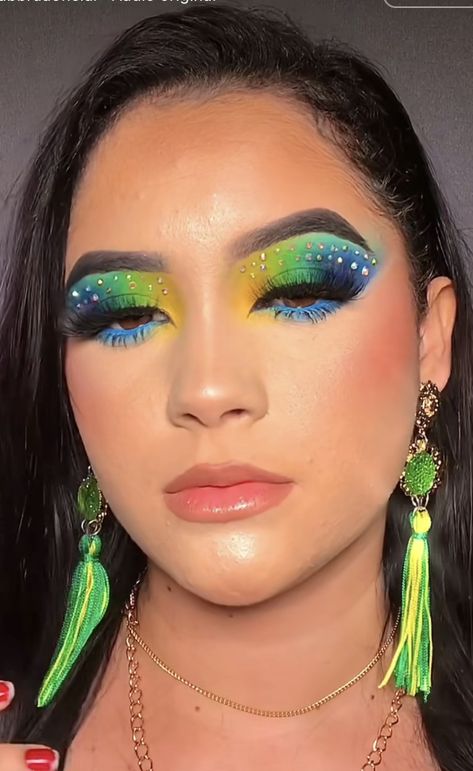 Carnival Makeup Caribbean, Competition Makeup, 2018 Outfits, Fall Eye Makeup, Make Carnaval, Yellow Eye Makeup, Vibrant Makeup, Yellow Makeup, Trinidad Carnival