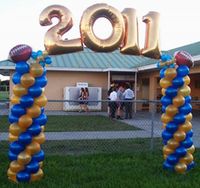 Homecoming Arch Ideas, Senior Night Balloon Arch, Homecoming Field Decorations, Homecoming Decoration Ideas, Football Balloon Arch, Volleyball Senior Night Gifts, Senior Night Football, Soccer Senior Night, Soccer Banquet