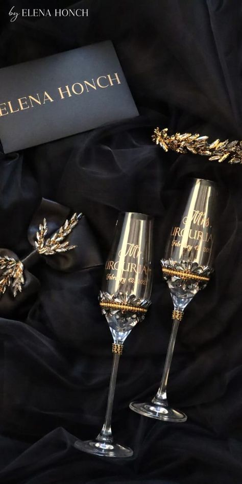 Champagne Cups, Custom Champagne Glasses, Castle Architecture, Unique Wedding Colors, Black And Gold Wedding, Flute Glasses, Radiant Beauty, Wedding Flutes, Cake Knife