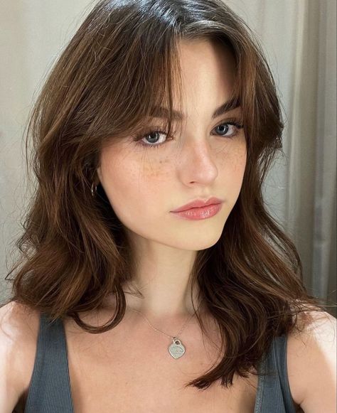 Haircut 2024, 일본 패션, Bangs With Medium Hair, Hairstyles For Layered Hair, Hair Inspiration Short, Haircut Inspo, Hair Cut Ideas, Midlength Haircuts, New Haircut