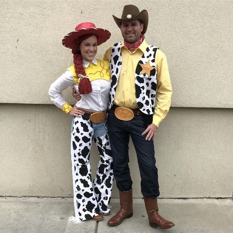 2016 Halloween Costume: Woody and Jessie from Pixar's Toy Story Woody And Jessie Costumes, Woody Toy Story Costume, Fantasias Toy Story, Jessie Halloween Costume, Jessie Halloween, Jessie Toy Story Costume, Disfraz Toy Story, Jessie Costume, Diy Fantasia